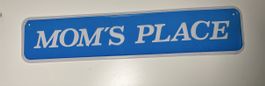 Vintage sign « MOM’S PLACE »